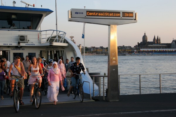 Débarquement de ferry (Amsterdam)