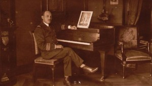 Jean Cras au piano