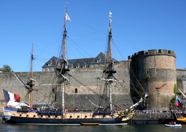 L'Hermione dans la Penfeld pendant Brest2016 @Mer360